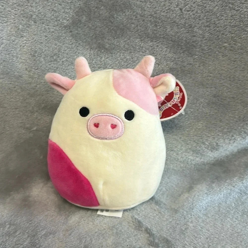Squishmallow - NWT - Caedyn the Cow. 4.5". Valentine squad